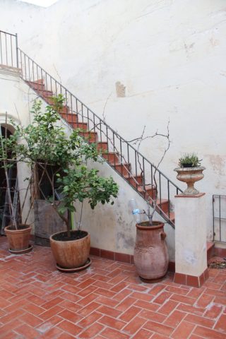 9 Estado_actual_Patio_Masnou_con_piscina_fondo_movil_Oliver_Segura_Arquitectura_9